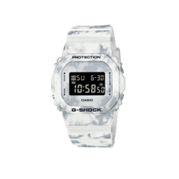 Relógio Casio G-Shock DW-5600GC-7DR Frozen Forest resina branca visor digital quadrado