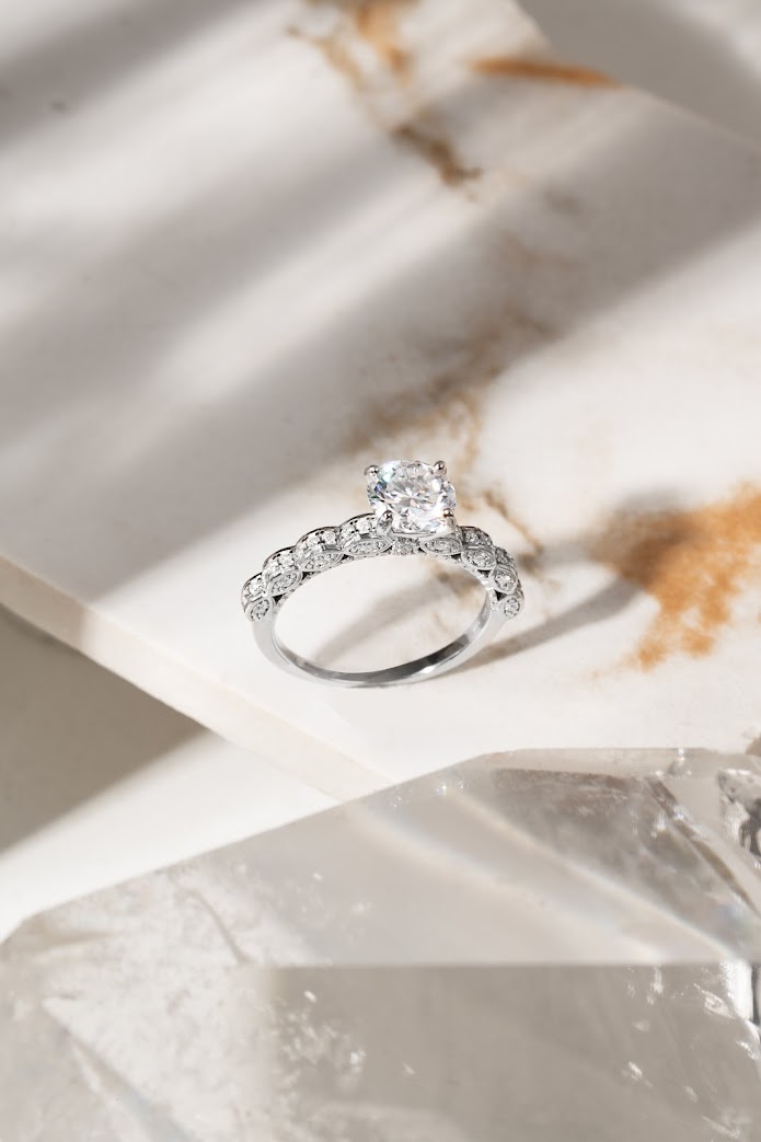 Anel solitário de prata 925 com banho de ródio e moissanite brilhante de 7 mm