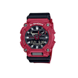 Relógio Casio G-Shock GA-900-4A em resina vermelha com mostrador preto e bisel de 10 lados com parafusos