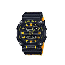 Foto do relógio Casio G-Shock GA-900A-1A9 preto original com bisel de 10 lados parafusado, mostrador analógico-digital e pulseira amarela para uso masculino esportivo.