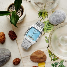 Relógio Casio Vintage AQ-230A-2A1MQYDF prateado com mostrador azul-gelo analógico-digital e pulseira de aço inoxidável